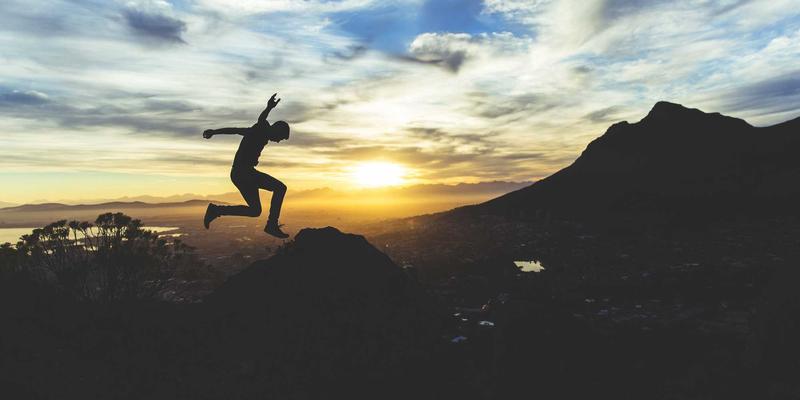 Tom Olson 公开演讲中的叙事结构技巧：如何用故事重塑现代生活与数字生活方式