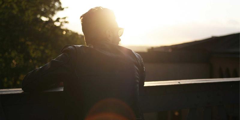 从Personal Blog到全球人脉：揭秘Tom Olson如何通过线下社交资本实现数字游民的Wellness与成长